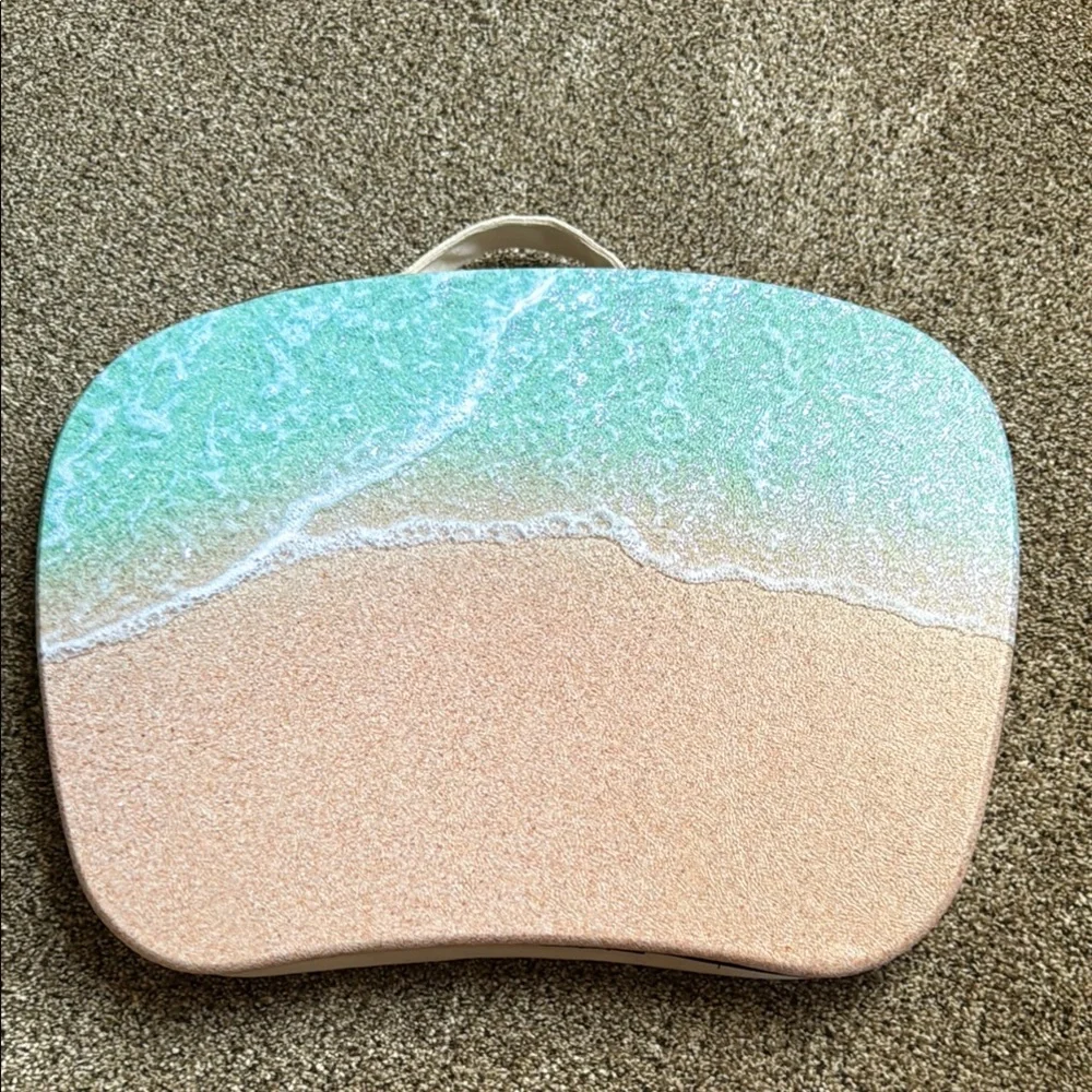 NWOT Beach Scene Laptop Stand